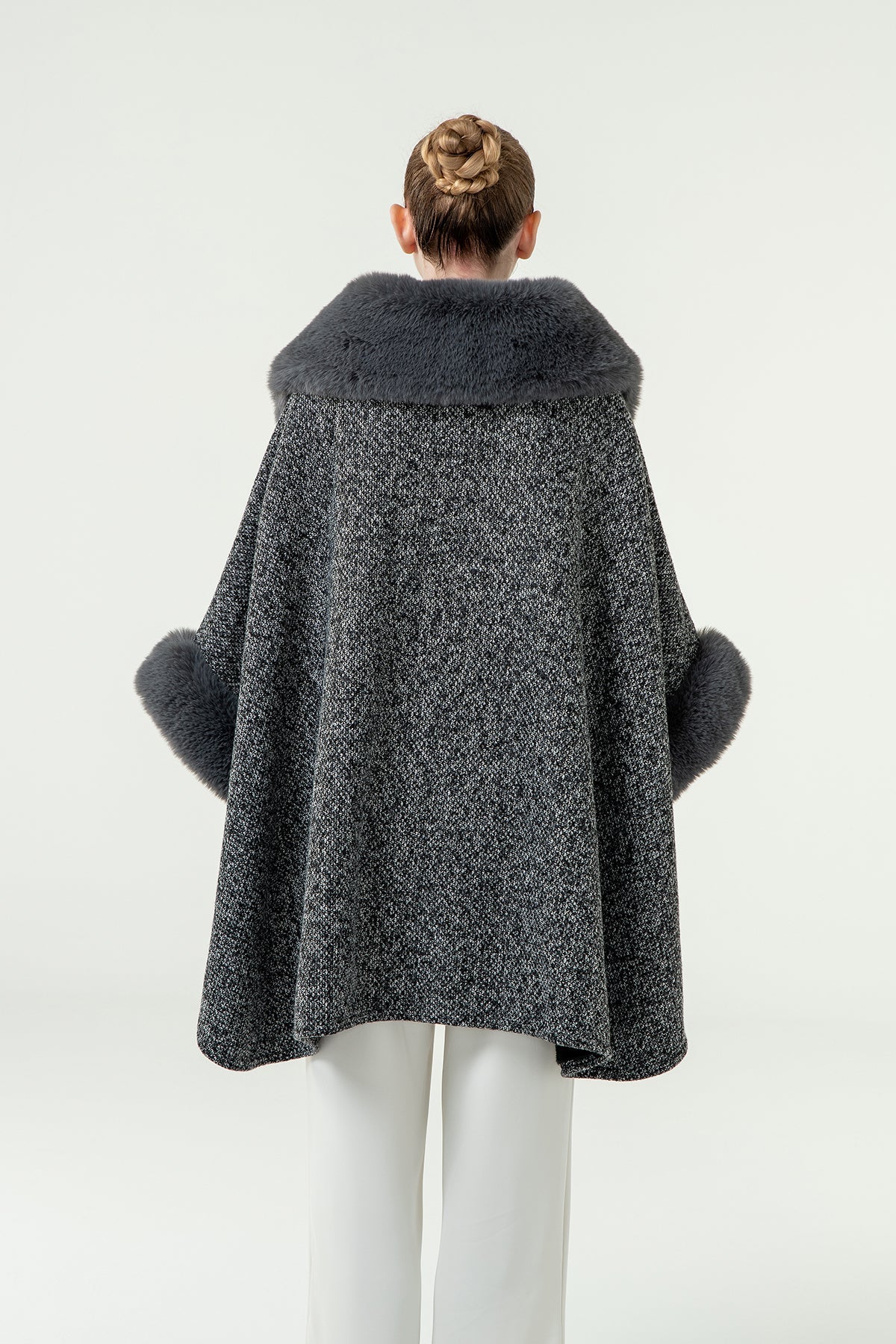 Scott Cashmere Women's Cape Exclusive Design - Dark Grey