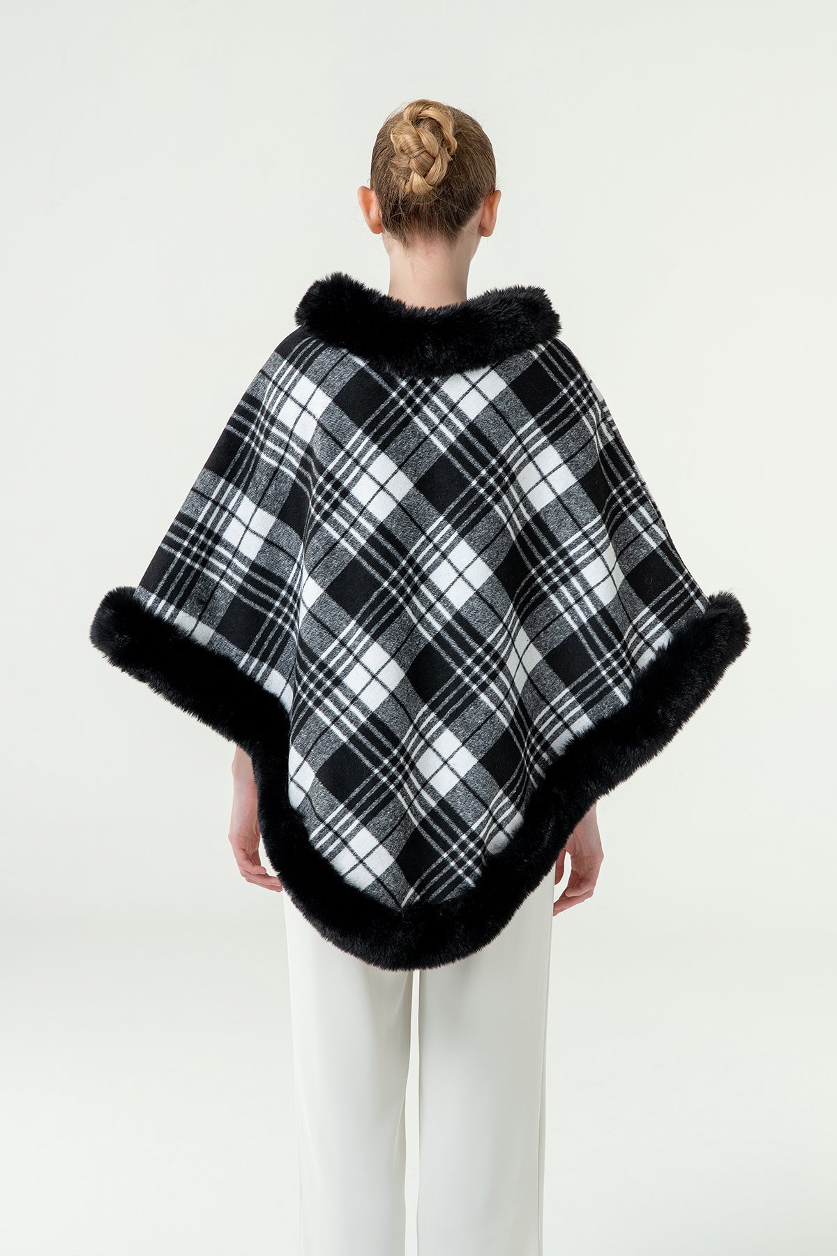 Scott Cashmere Women's Poncho Exclusive Design - Black/White