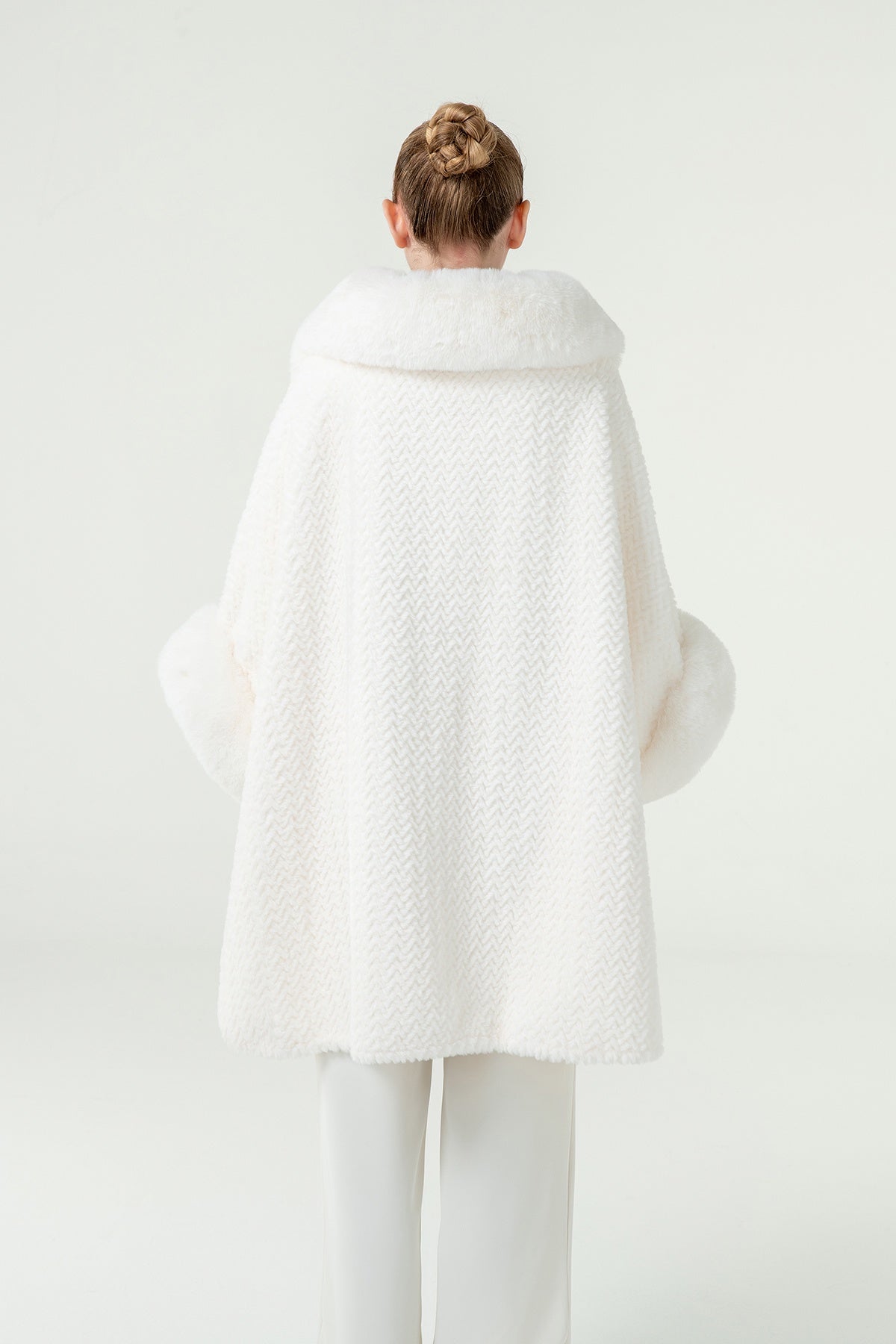 Scott Cashmere Women's Cape Exclusive Design - White