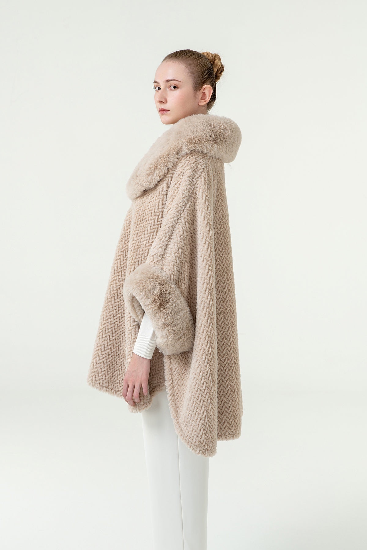 Scott Cashmere Women's Cape Exclusive Design - Beige