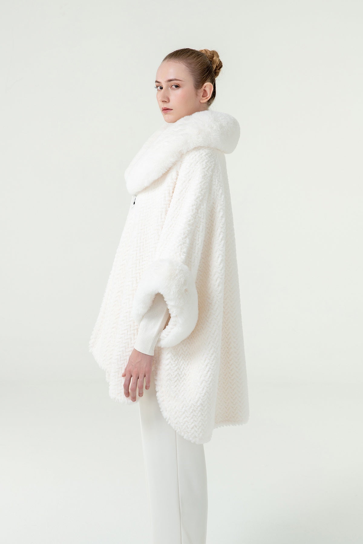 Scott Cashmere Women's Cape Exclusive Design - White